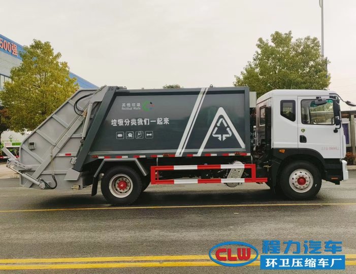 壓縮式垃圾車這樣加油和尿素是省錢或費錢？